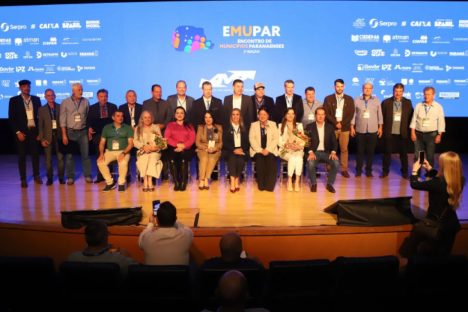 Ex-presidentes da AMP são homenageados por articulação municipalista Imagem referente a Ex-presidentes da AMP são homenageados por articulação municipalista