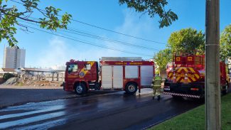 Incêndio em fábrica de paver mobiliza grande efetivo do Corpo de Bombeiros no Centro de Cascavel