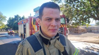 Oficial do Corpo de Bombeiros detalha ação no incêndio de fábrica no Centro de Cascavel