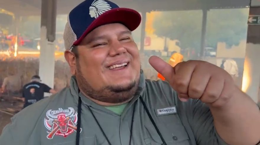 Churrasqueiro boliviano viaja mais de 1.600 km para assar costelões da Festa do Trabalhador em Cascavel