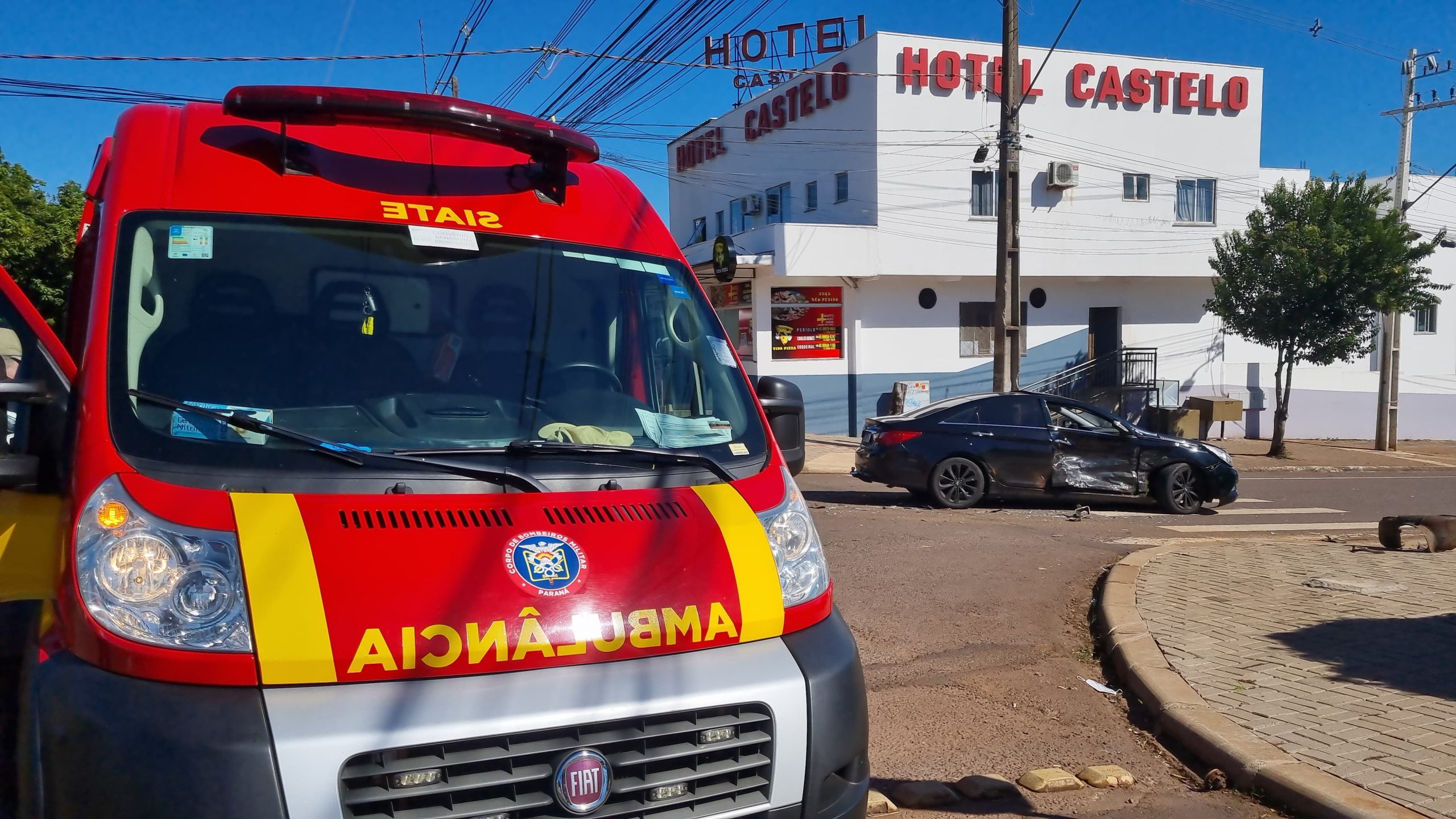 Forte acidente deixa vítimas no Centro de Cascavel Forte acidente deixa vítimas no Centro de Cascavel