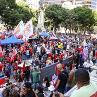 Imagem referente a Fim da escala 6x1 une movimentos no ato de 1º de Maio no Rio