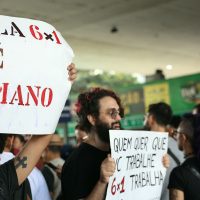 Imagem referente a Movimentos pressionam por debate da redução da jornada no Congresso