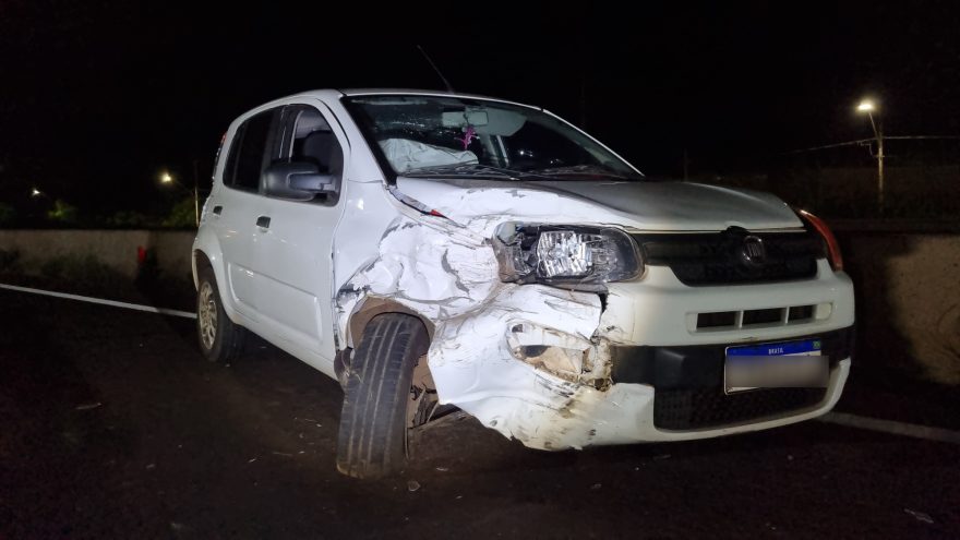Uno e Toro se envolvem em forte batida na PRc-467 em Cascavel