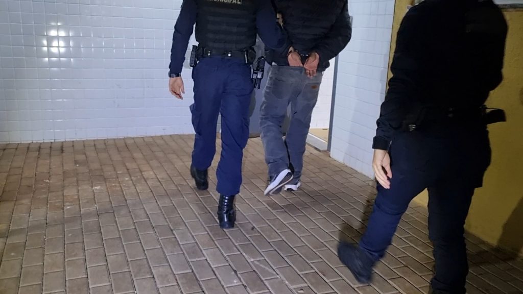Homem é detido após ameaçar ex-mulher e tentar invadir casa da ex-sogra no Alto Alegre