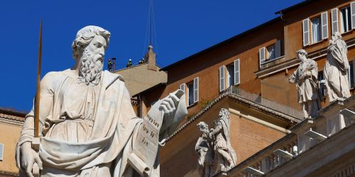 Instalada na Capela Sistina chaminé que anunciará o novo papa Instalada na Capela Sistina chaminé que anunciará o novo papa