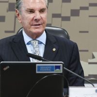 Imagem referente a Ex-presidente Fernando Collor deixa presídio para cumprir pena em casa