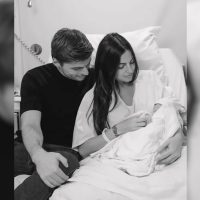 Imagem referente a Max Verstappen e Kelly Piquet anunciam o nascimento da filha Lily durante o GP de Miami