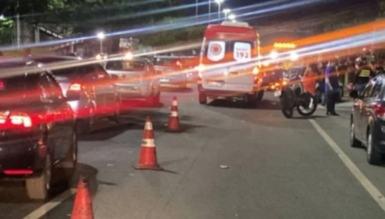 Noite de horror: atropelamento mata dois na Avenida Brasil