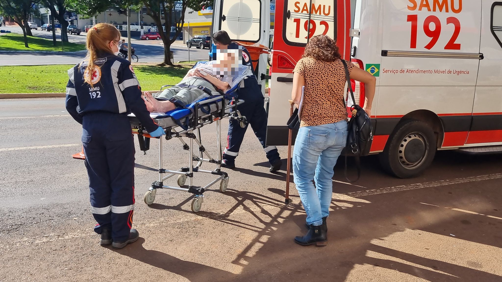 Idosa passa mal e é socorrida pelo Samu no Centro