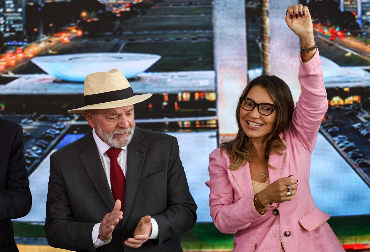 Janja viaja para Moscou 6 dias antes de comitiva oficial de Lula