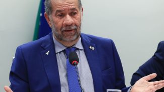 Após fraude no INSS, Lupi pede demissão do Ministério da Previdência