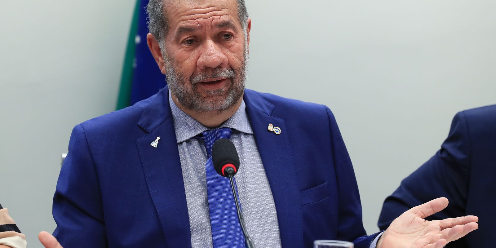 Após fraude no INSS, Lupi pede demissão do Ministério da Previdência