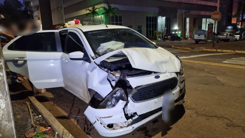 Fiesta, Mercedes e Montana se envolvem forte batida no Centro