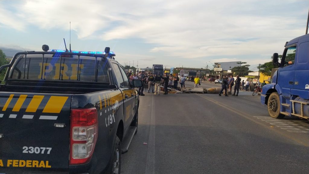 Em Paranaguá, manifestantes interditam BR-277 por cerca de duas horas