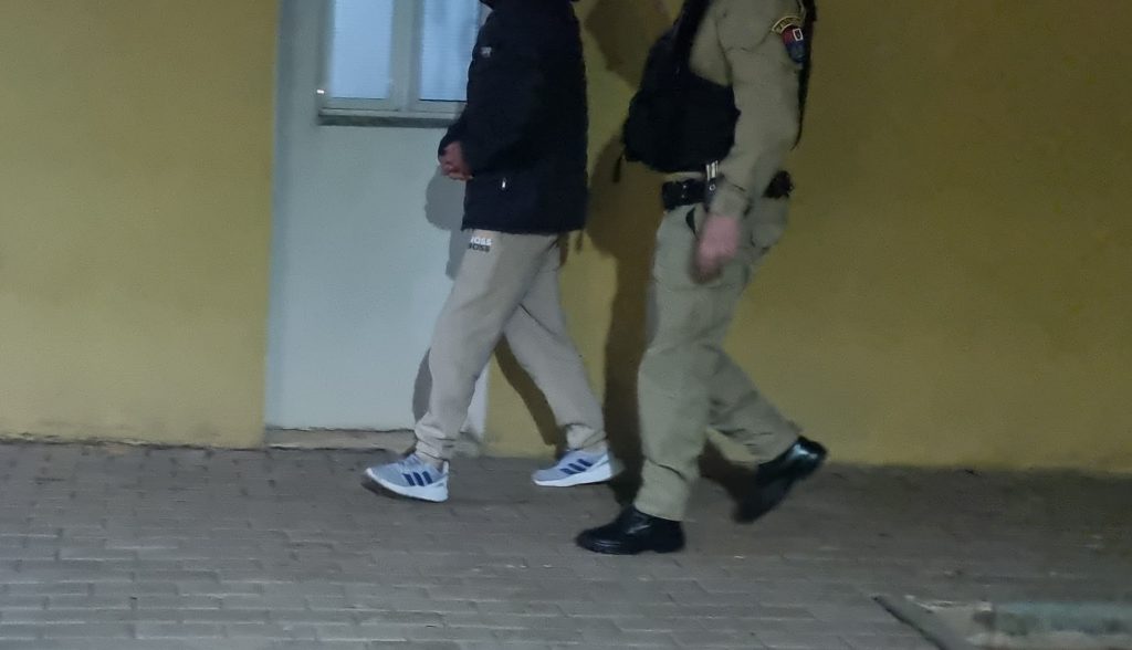 Mulher se defende de agressão e companheiro é detido após denúncia de vizinhos no Brasília Mulher se defende de agressão e companheiro é detido após denúncia de vizinhos no Brasília