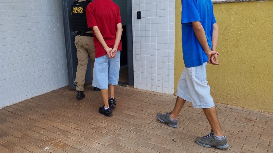 PM apreende dois menores em posse de drogas em Corbélia