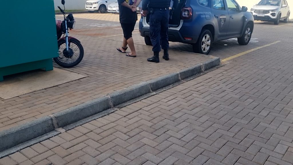 Homem de 30 anos invade condomínio em Cascavel e é detido