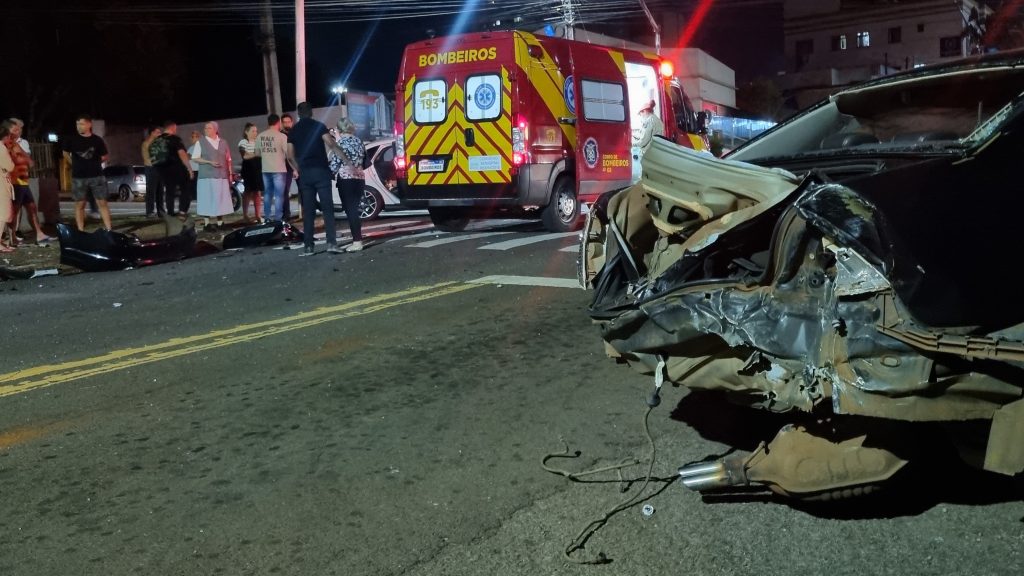 Forte batida entre Fusion e Focus é registrada na Rua Jorge Lacerda