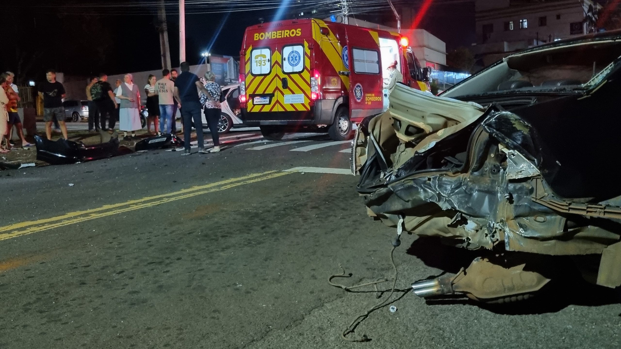 Forte batida entre Fusion e Focus é registrada na Rua Jorge Lacerda