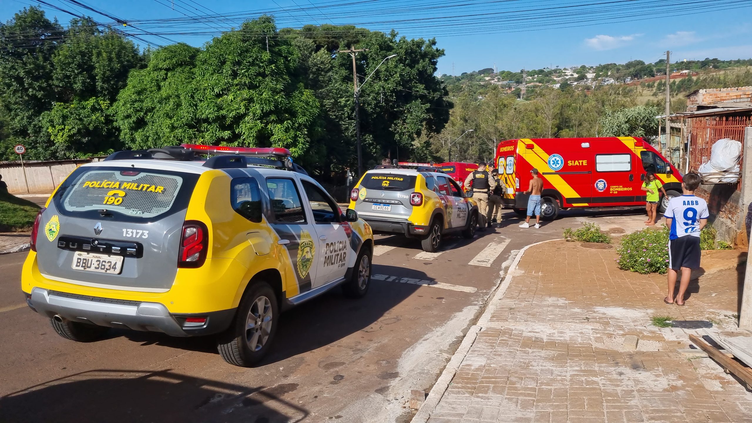 Bombeiros atendem vítima esfaqueada no XIV de Novembro