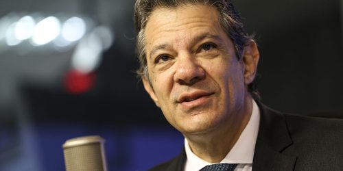 Haddad reúne-se com secretário do Tesouro de Trump em meio a tarifas Imagem referente a Haddad reúne-se com secretário do Tesouro de Trump em meio a tarifas