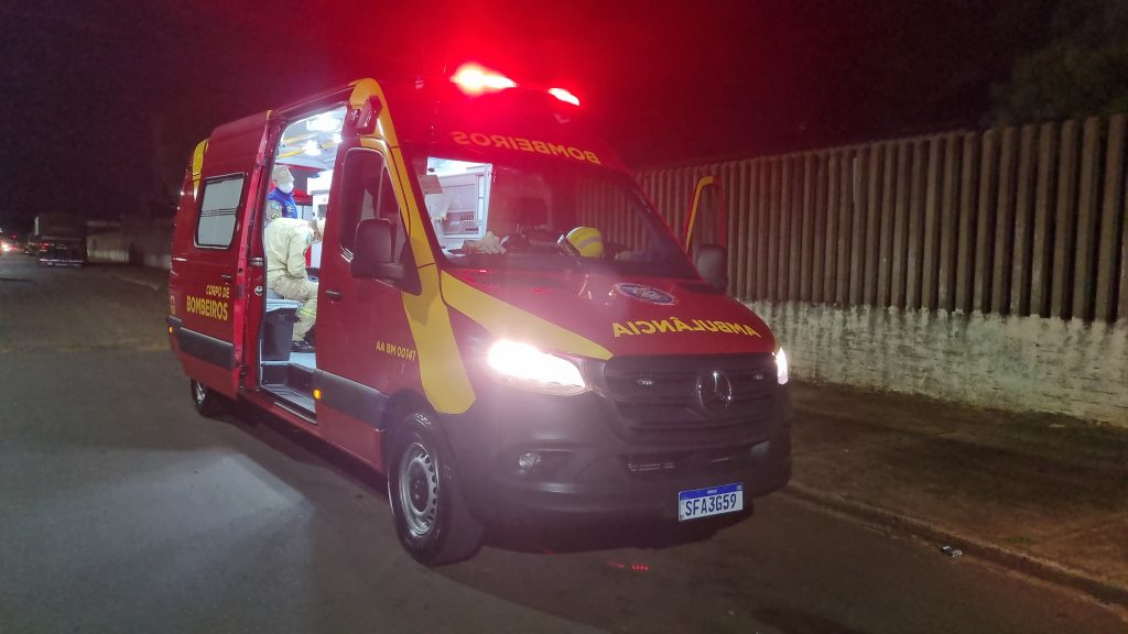 Jovem é atropelado e pede ajuda na Rua Padre Anchieta, no Bairro Parque São Paulo