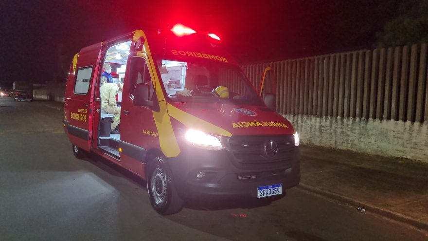 Jovem é atropelado e pede ajuda na Rua Padre Anchieta, no Bairro Parque São Paulo