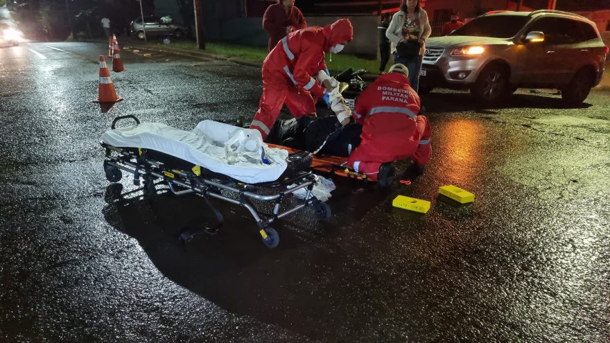 Motociclista tem lesão grave no braço após colisão no Santa Cruz
