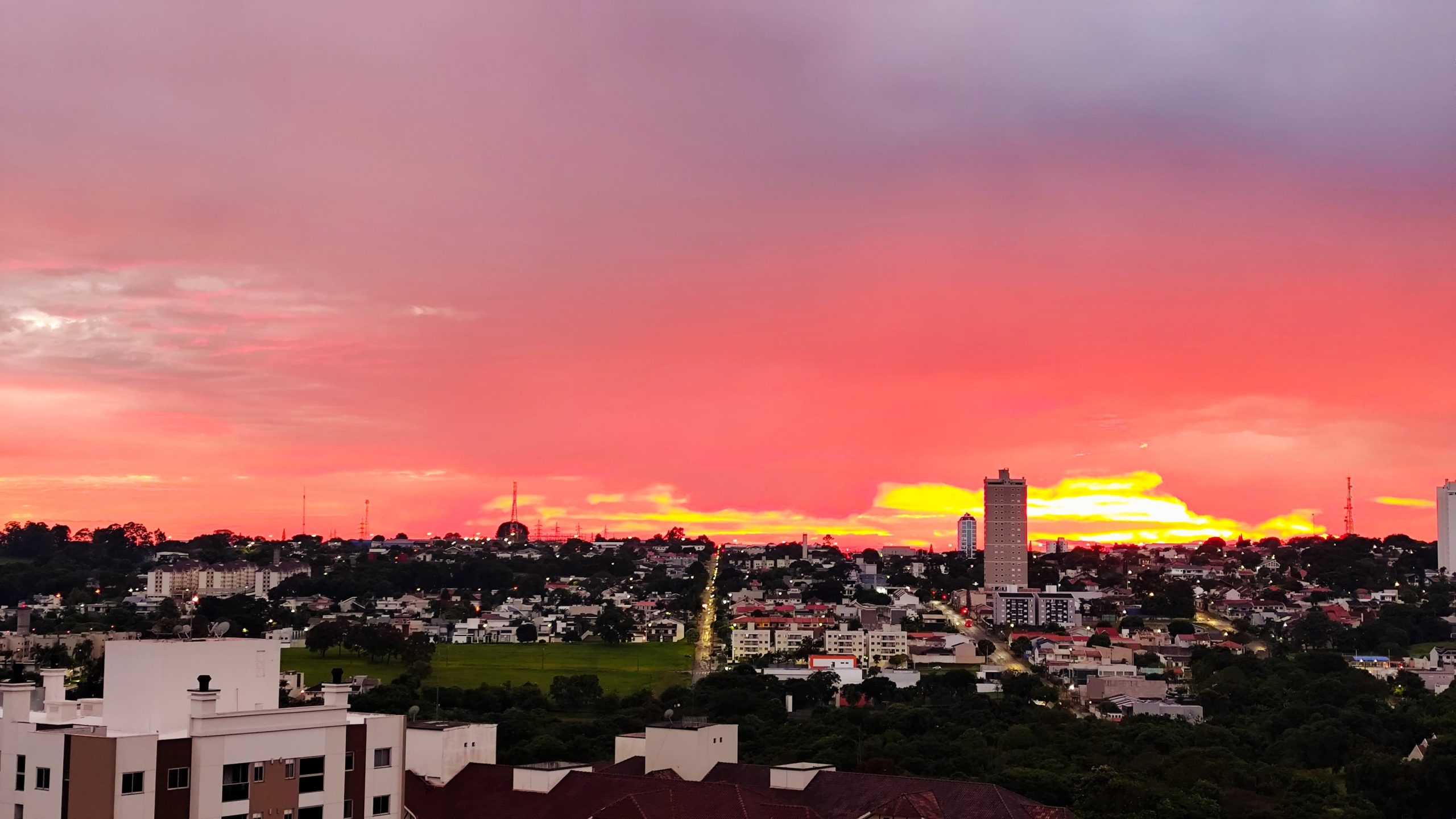 Choveu ou não choveu? Mistério meteorológico confunde os moradores de Cascavel