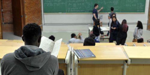 Campanha arrecada doações para bolsas destinadas a estudantes negros Imagem referente a Campanha arrecada doações para bolsas destinadas a estudantes negros