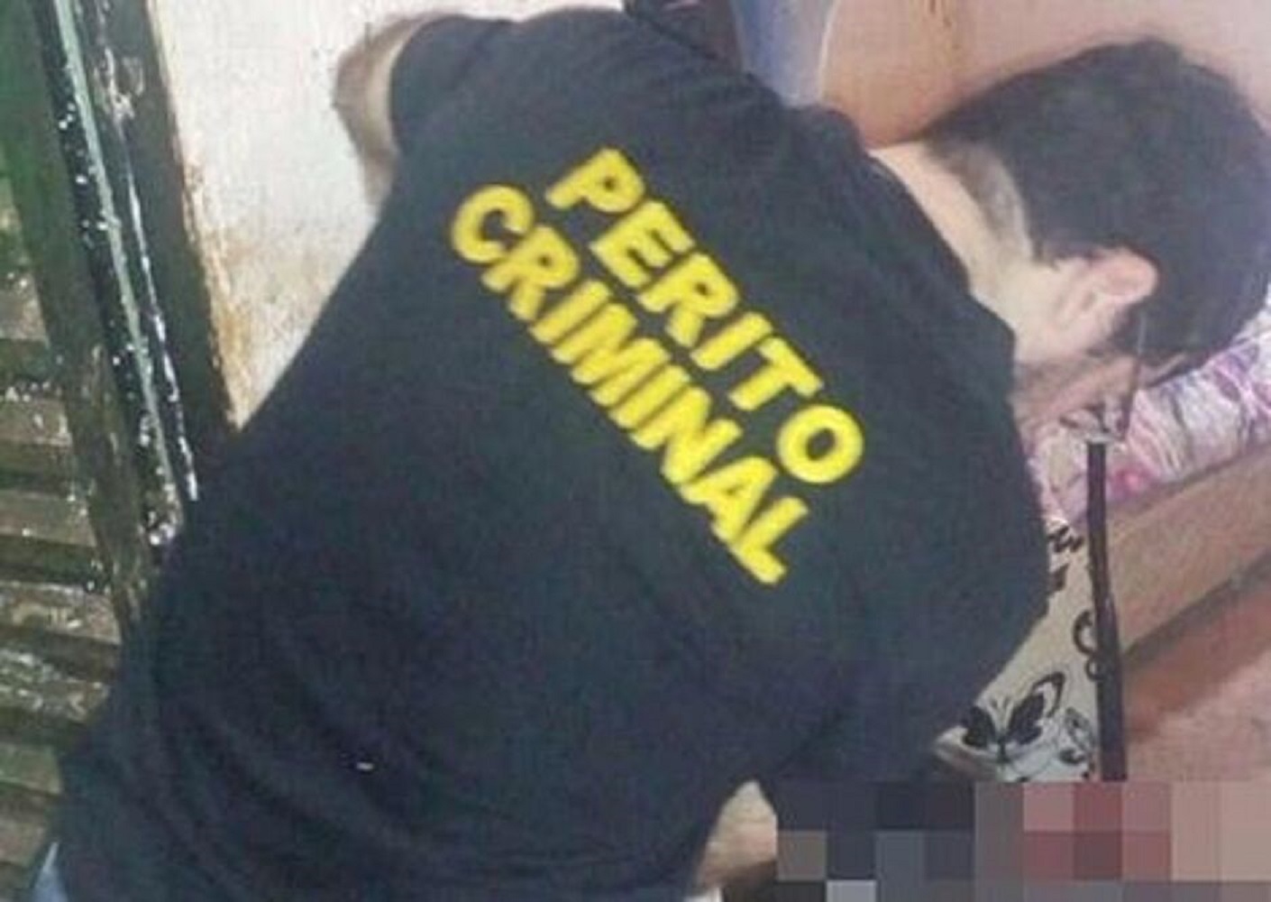 Homem é encontrado morto em quarto com sangue e hematomas