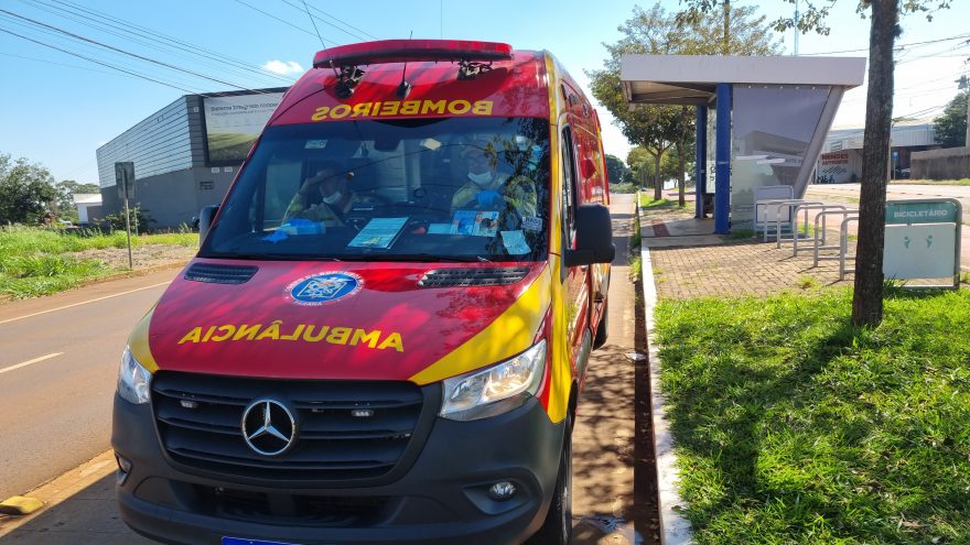 Idosa cai e fica ferida enquanto embarcava em ônibus no Country