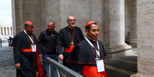 Cardeais que votam no conclave estão em Roma, diz Vaticano Cardeais que votam no conclave estão em Roma, diz Vaticano