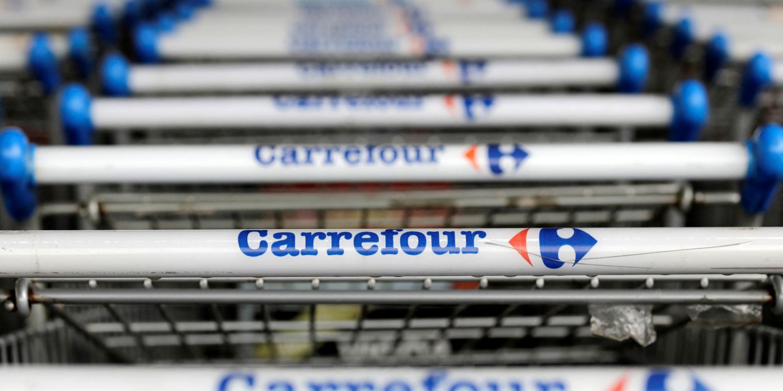 Justiça torna Carrefour réu por vazamento de óleo diesel em Santos Justiça torna Carrefour réu por vazamento de óleo diesel em Santos