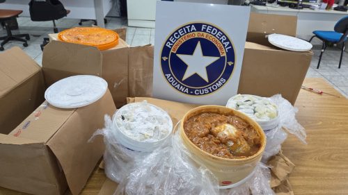 Receita Federal retém 8,3kg de haxixe marroquino escondido em balde de doce de leite em Cascavel Imagem referente a Receita Federal retém 8,3kg de haxixe marroquino escondido em balde de doce de leite em Cascavel