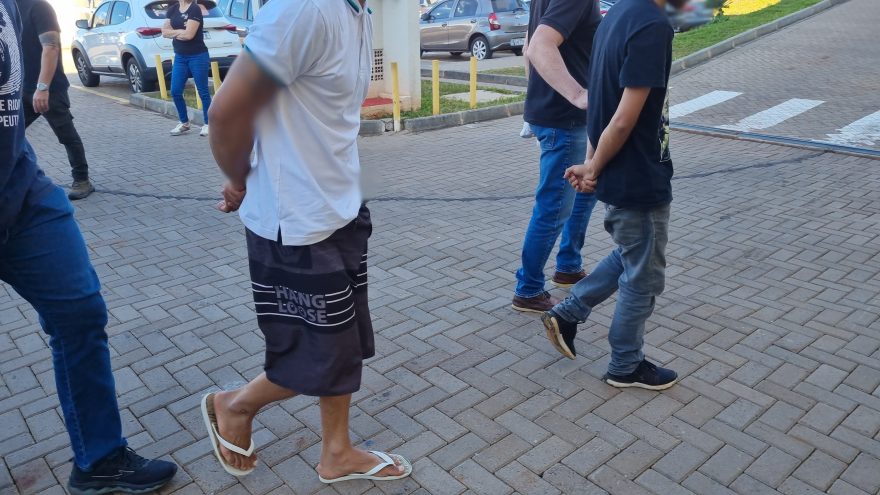 Dupla que teria arrombado cofre em residência de alto padrão no Bairro Tropical é detida pelo GDE