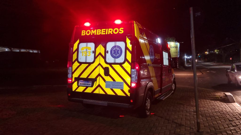 Homem encontrado caído na Avenida Tito Muffato é socorrido pelo Siate