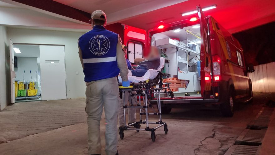 Mulher com patinete é atropelada por automóvel na Av. Tito Muffato