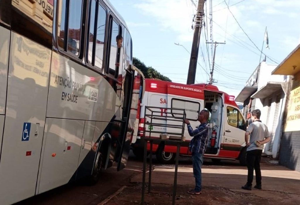 Passageira salva vida de paciente em ônibus da saúde de Goioerê que seguia para Campo Mourão Passageira salva vida de paciente em ônibus da saúde de Goioerê que seguia para Campo Mourão