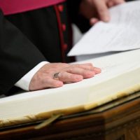 Imagem referente a Cardeais entram em reclusão antes do conclave para eleger novo papa