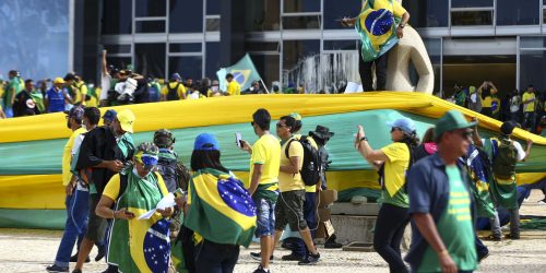 Após pausa, STF retoma julgamento do núcleo 4 da trama golpista Imagem referente a Após pausa, STF retoma julgamento do núcleo 4 da trama golpista