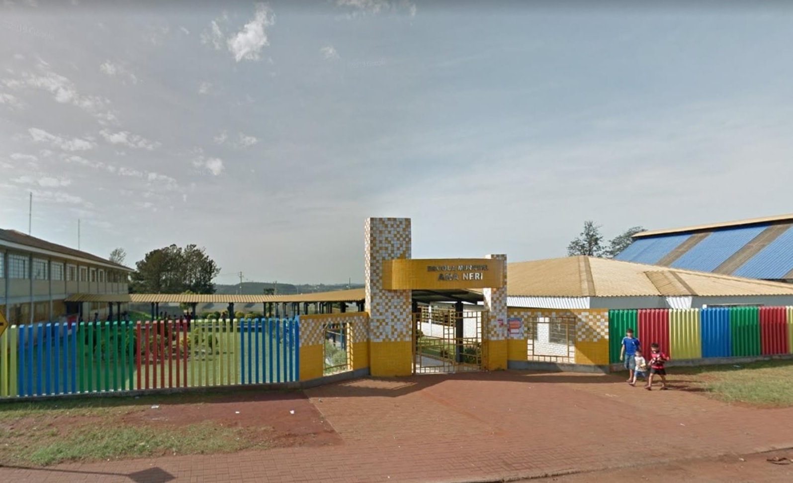 Limpeza na caixa da água deixa Escola Ana Neri desabastecida