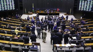 Projeto que aumenta número de deputados para 531 tem urgência aprovada