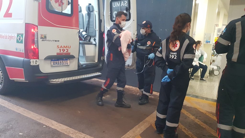 Bebê de um mês é levado pelo aeromédico para o HU de Cascavel