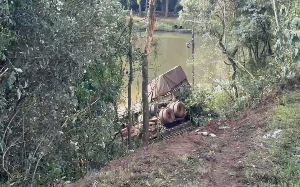 Caminhão envolvido em acidente com morte na BR-277 tinha placas de Cascavel