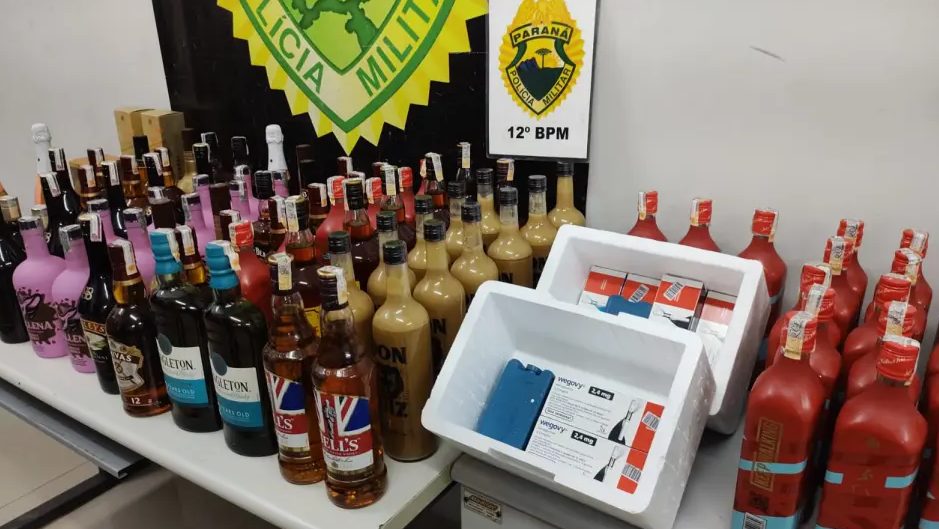 Homem é preso com canetas de emagrecimento e mais de 40 garrafas de bebida alcoólica