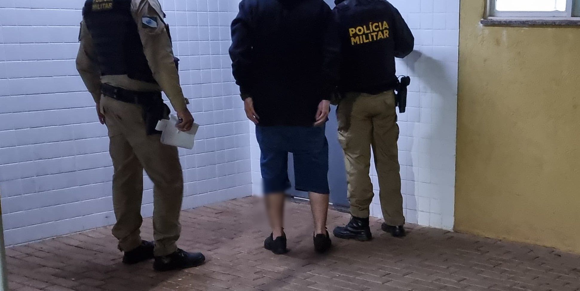 Jovem de 22 anos é detido após direção perigosa e tentativa de fuga da PM na Avenida Carlos Gomes