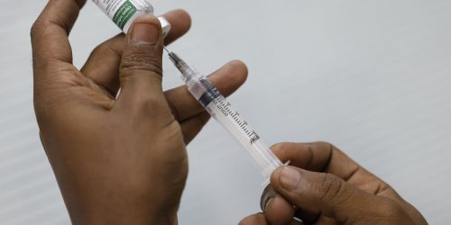 Rio retoma nesta quarta-feira vacinação atualizada contra covid-19 Imagem referente a Rio retoma nesta quarta-feira vacinação atualizada contra covid-19