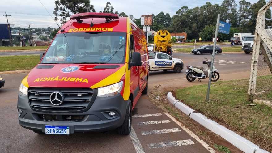 Carro e moto se envolvem em colisão no Trevo da Portal